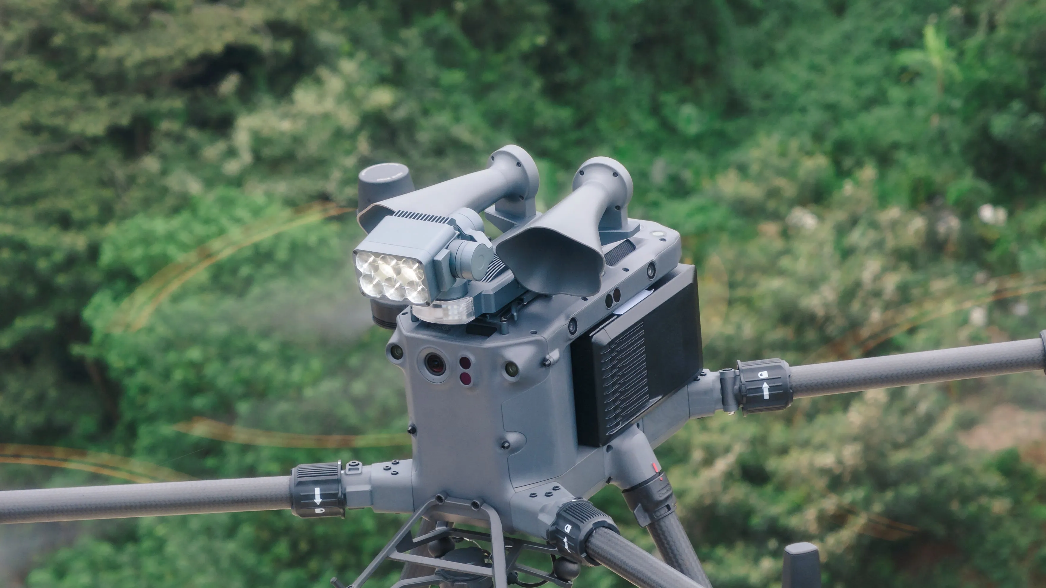 CZI LP35 Searchlight & Broadcasting System